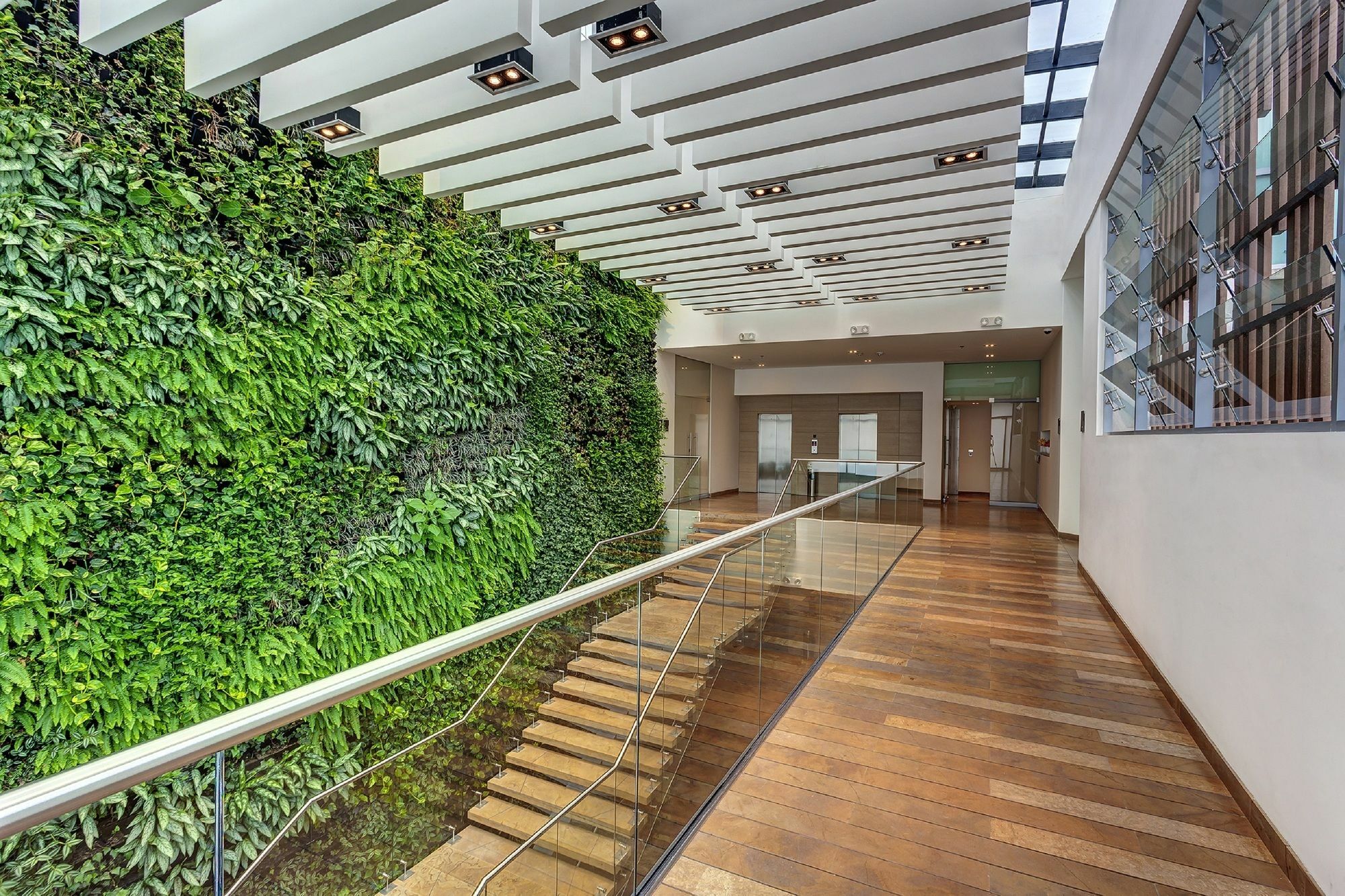 Estelar Villavicencio Hotel & Centro De Convenciones Exterior photo Green wall in a modern office